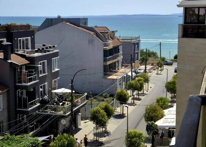 Gnezdo Sarafovo * Μπουργκάς